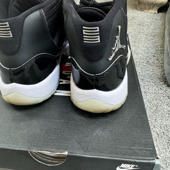 Air Jordan 11 Retro jubilee (GS) - Picture 4 of 5